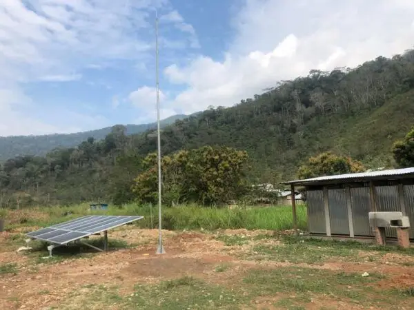 Sistema de proteccion pararrayos con poste de 9 metros